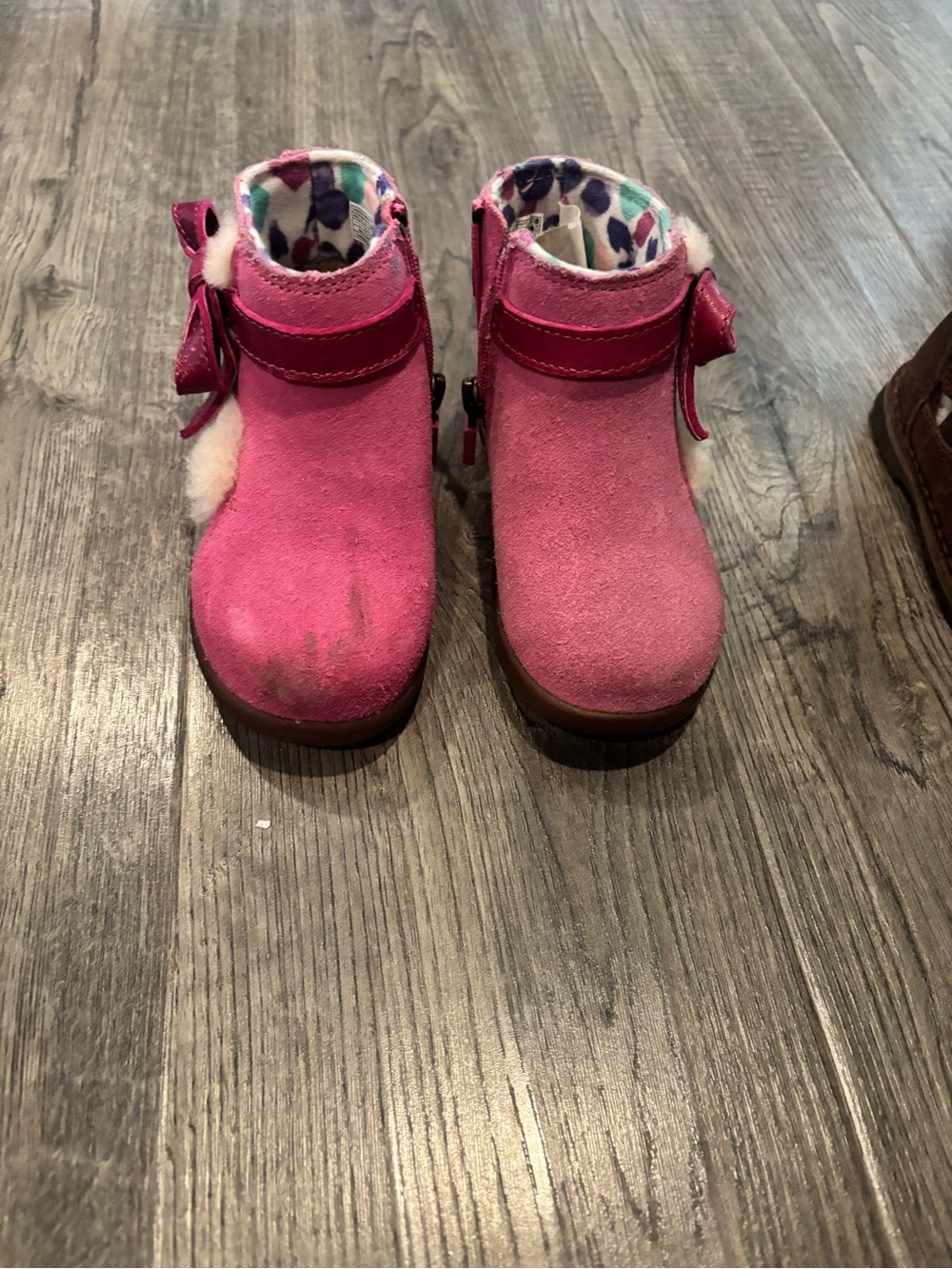 Ugg toddler  Pink Suede Ankle Boots with Bow